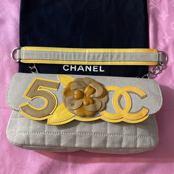 SALE!!! 🎉🎉🎉Chanel Limited Edition Camellia Canvas/Patent Flap Bag - Picture 5 of 17